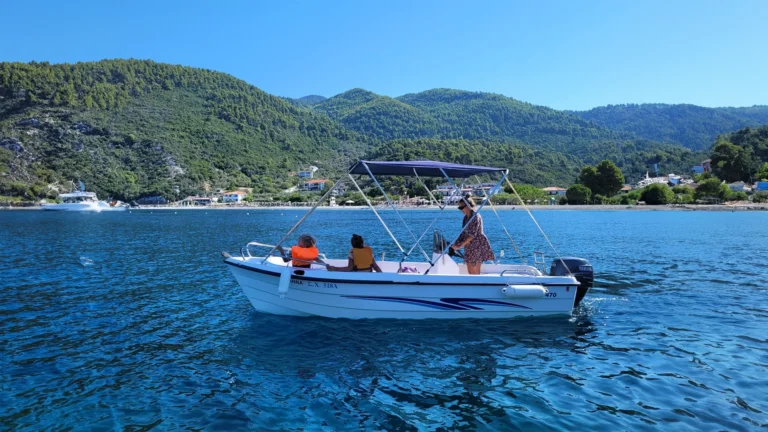 family enjoying a cruise day with a rental motor boat